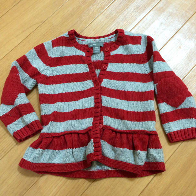 babyGAP(ベビーギャップ)のbabyGAPニットカーデ（記名あり） キッズ/ベビー/マタニティのキッズ服女の子用(90cm~)(カーディガン)の商品写真