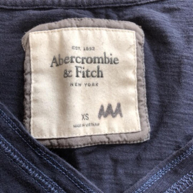 Abercrombie&Fitch(アバクロンビーアンドフィッチ)のアバクロ　Tシャツ レディースのトップス(Tシャツ(半袖/袖なし))の商品写真