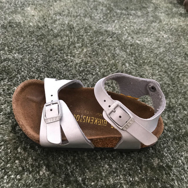 BIRKENSTOCK(ビルケンシュトック)のビルケンシュトックキッズ　リオキッズsilver  16センチ キッズ/ベビー/マタニティのキッズ靴/シューズ(15cm~)(サンダル)の商品写真