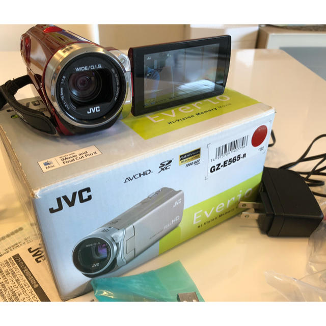 KENWOOD(ケンウッド)のビデオカメラ JVC ハイビジョンメモリームービー GZ-E565 スマホ/家電/カメラのカメラ(ビデオカメラ)の商品写真