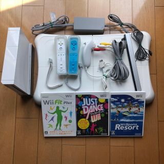 ウィー(Wii)のwii 本体＋wii fit plus 一式、ジャストダンス、スポーツリゾート(家庭用ゲーム機本体)