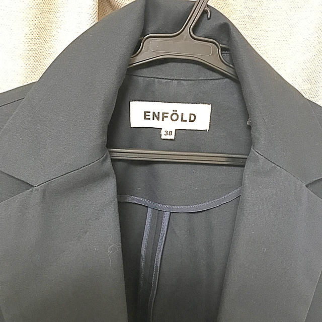 ENFOLD(エンフォルド)のエンフォルド 後ろコクーン型　スプリングコート　38 ネイビー　クリーニング済 レディースのジャケット/アウター(スプリングコート)の商品写真