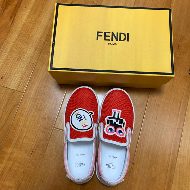 FENDI(フェンディ)の定価8万円　値下げ　フェンディ　キッズ　靴　スニーカー　マメール キッズ/ベビー/マタニティのキッズ靴/シューズ(15cm~)(スニーカー)の商品写真