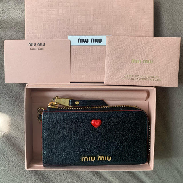 miumiuキーケース12月のみこの値段です！