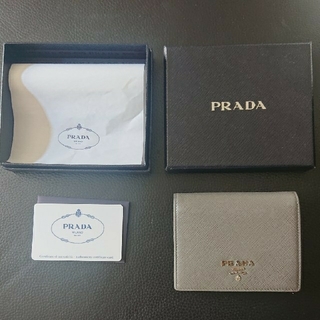プラダ(PRADA)のプラダの二つ折りの財布(財布)