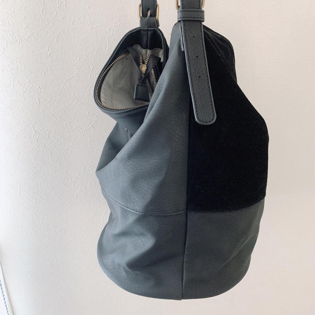 antiqua(アンティカ)の肩がけボリュームバッグ レディースのバッグ(ショルダーバッグ)の商品写真