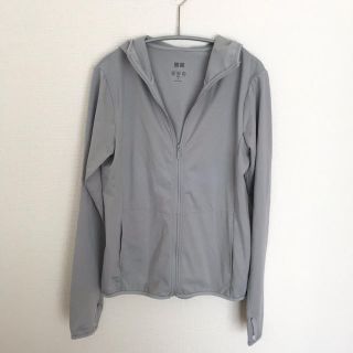 ユニクロ(UNIQLO)のユニクロ　エアリズムUVカットパーカー　XS グレー(パーカー)