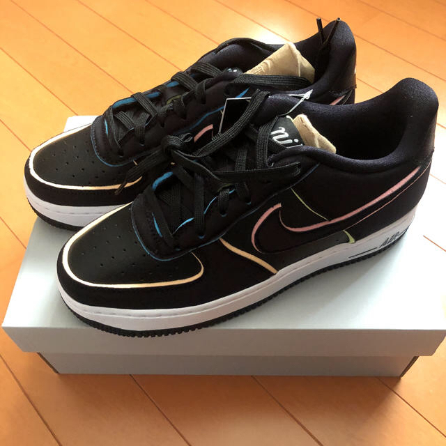 NIKE(ナイキ)のNIKE  AIR FORCE 1 LV8 GS 24センチ キッズ/ベビー/マタニティのキッズ靴/シューズ(15cm~)(スニーカー)の商品写真