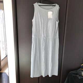 ユニクロ(UNIQLO)のリラックスラウンジワンピース　パッド付　ノースリーブ　マタニティ　新品(ロングワンピース/マキシワンピース)