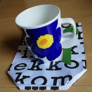 マリメッコ(marimekko)のマリメッコ　marimekko　マグカップ　新品　ギフト可能(グラス/カップ)