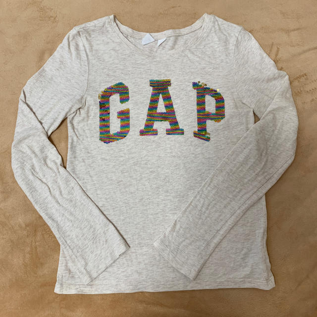 GAP(ギャップ)のGAP スパンコール　ロングTシャツ　 キッズ/ベビー/マタニティのキッズ服女の子用(90cm~)(Tシャツ/カットソー)の商品写真