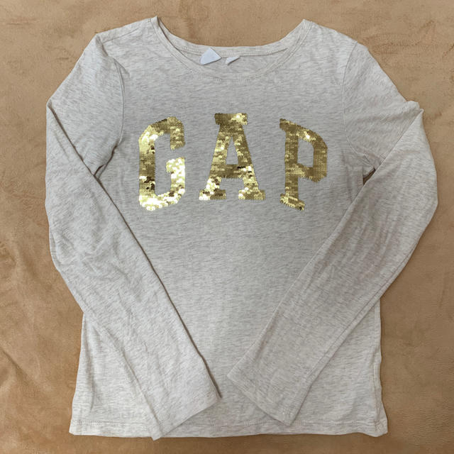 GAP(ギャップ)のGAP スパンコール　ロングTシャツ　 キッズ/ベビー/マタニティのキッズ服女の子用(90cm~)(Tシャツ/カットソー)の商品写真