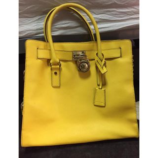 マイケルコース(Michael Kors)のイエローバッグ (ショルダーバッグ)