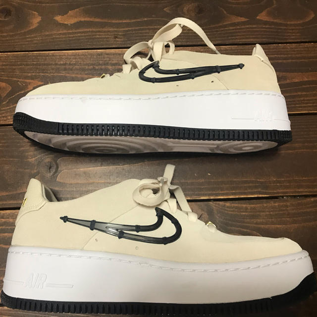 NIKE(ナイキ)のNIKE AF1 セージ★ オフホワイト★24㎝ レディースの靴/シューズ(スニーカー)の商品写真