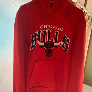 CHICAGO BULLSパーカー　Mサイズ(パーカー)