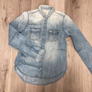 アバクロンビーアンドフィッチ(Abercrombie&Fitch)のアバクロ　レディース　デニムシャツXS(シャツ/ブラウス(長袖/七分))