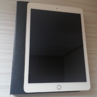 アイパッド(iPad)のipadair2 16GB ゴールド docomo(タブレット)