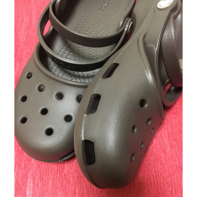 crocs(クロックス)の！とっとこ様専用！crocs クロックス　カリン  W9 25 レディースの靴/シューズ(サンダル)の商品写真