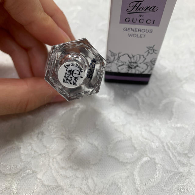 Gucci(グッチ)のGUCCI フローラバイグッチ GENEROUS VIOLET 5ml コスメ/美容のコスメ/美容 その他(その他)の商品写真