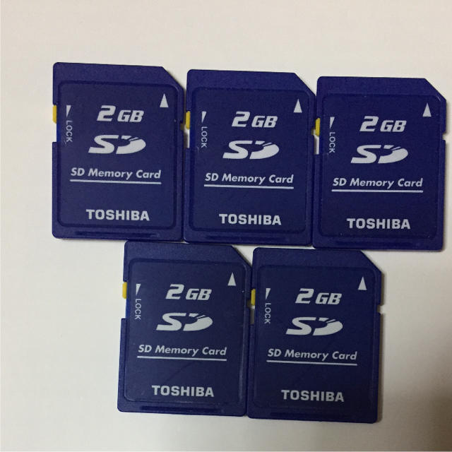 東芝(トウシバ)の東芝 TOSHIBA SDカード 2GB 5枚 スマホ/家電/カメラのカメラ(コンパクトデジタルカメラ)の商品写真