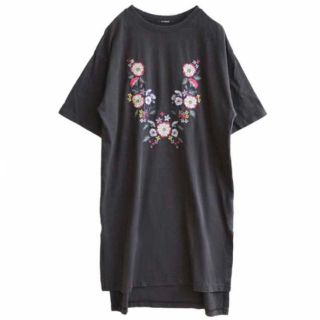 ダブルクローゼット(w closet)のw closet/フラワー刺繍 サイドスリット Tシャツワンピース(ひざ丈ワンピース)