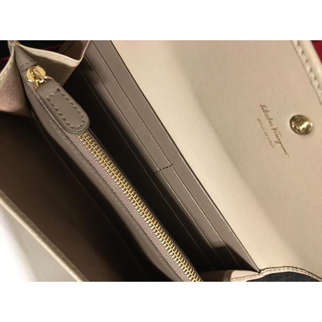 Salvatore Ferragamo(サルヴァトーレフェラガモ)のchermsaide様専用 新品 2020年購入 フェラガモ ガンチーニ 財布 レディースのファッション小物(財布)の商品写真