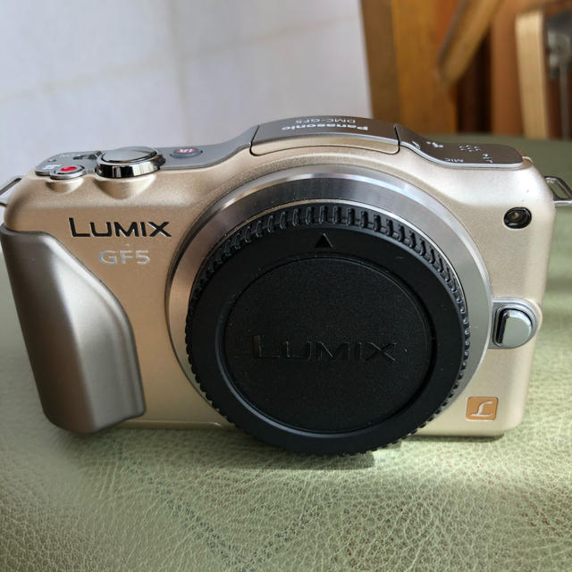 Panasonic(パナソニック)のpanasonic Lumix DMC-GF5 ボディー　 スマホ/家電/カメラのカメラ(コンパクトデジタルカメラ)の商品写真