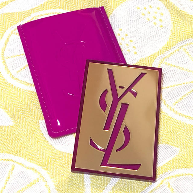 Yves Saint Laurent Beaute(イヴサンローランボーテ)の【未使用】YSL イヴサンローラン 手鏡 ミラー① レディースのファッション小物(ミラー)の商品写真