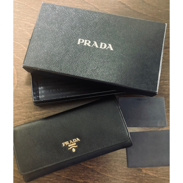 PRADA プラダ 長財布　※1月までの特別価格