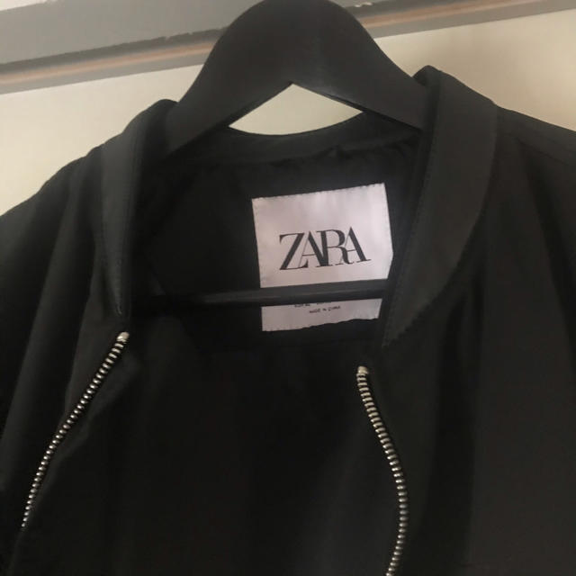 ZARA(ザラ)のZARA ma-1 ジャケット　黒　ザラ　シュプリーム　ブルゾン メンズのジャケット/アウター(ブルゾン)の商品写真
