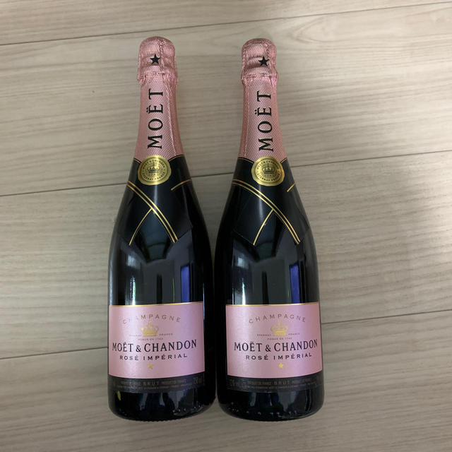 MOËT & CHANDON(モエエシャンドン)のモエシャンドン　ロゼ　2本セット 食品/飲料/酒の酒(シャンパン/スパークリングワイン)の商品写真