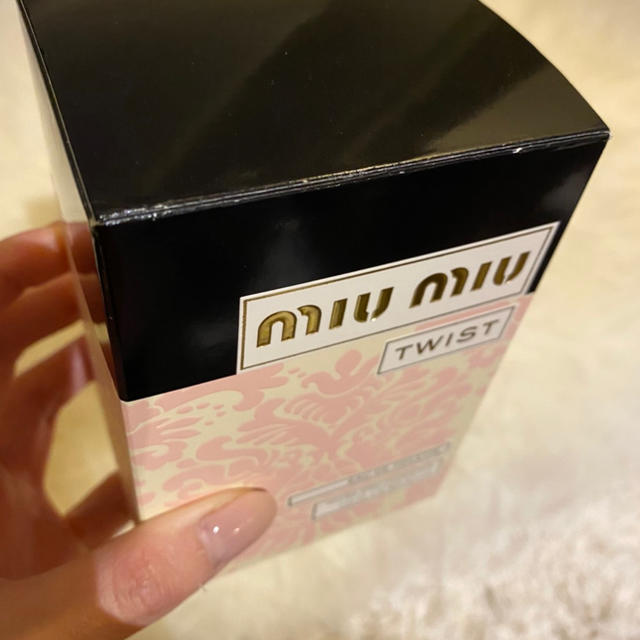 miumiu(ミュウミュウ)のmiumiu フレグランス ‘TWIST’ 30ml コスメ/美容の香水(香水(女性用))の商品写真