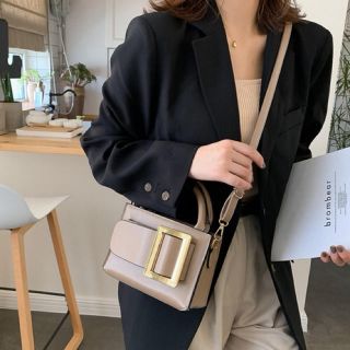 ザラ(ZARA)の【新品】スクエアバッグ ショルダーバッグ ミニバッグ 春秋モデル(ショルダーバッグ)