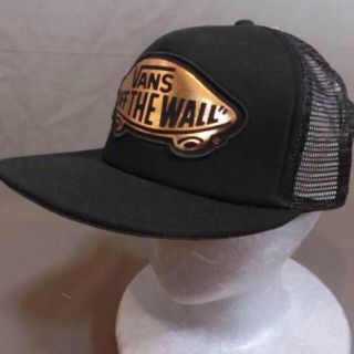 ヴァンズ(VANS)のVANS ロゴ メッシュCAP黒ゴールド(キャップ)