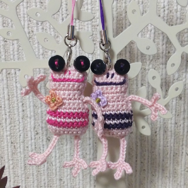 ピンクガエルちゃんのストラップ2ヶ組💓 ハンドメイドのぬいぐるみ/人形(あみぐるみ)の商品写真