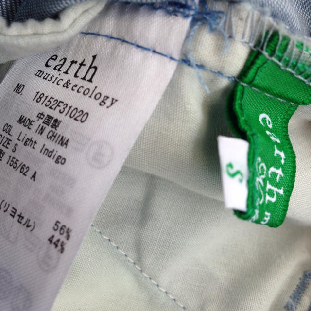 earth music & ecology(アースミュージックアンドエコロジー)のテンセルデニムワイドパンツ レディースのパンツ(バギーパンツ)の商品写真