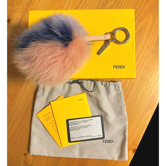 FENDI フェンディ ファー チャーム ポンポン 2