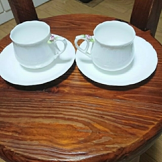 ナルミ(NARUMI)の MARURI ボーンチャイナ　ペアのカップとソーサー(グラス/カップ)