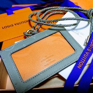 ルイヴィトン(LOUIS VUITTON)の【希少】ルイヴィトン・チタン・モノグラム・コスモスＩDホルダー、パスケース(名刺入れ/定期入れ)