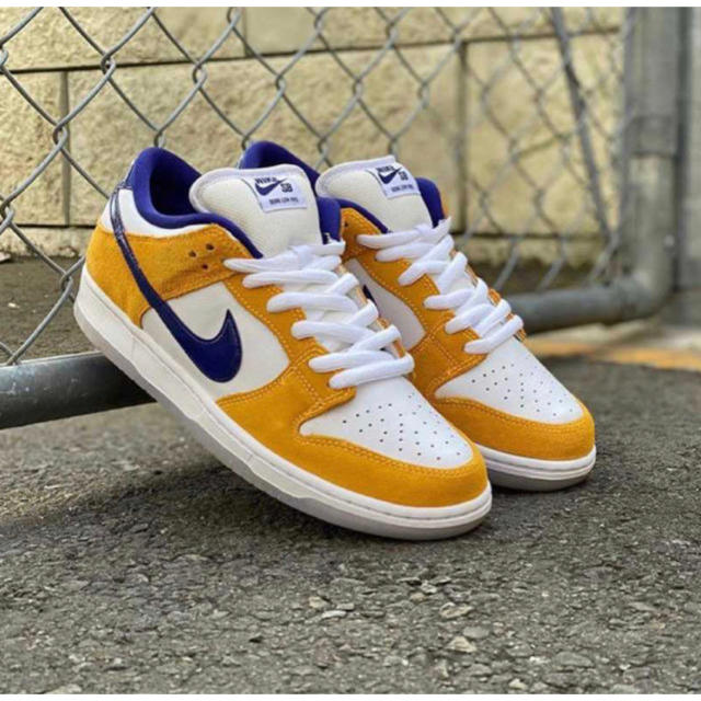 NIKE(ナイキ)のNIKE SB DUNK LOW PRO LASER ORANGE メンズの靴/シューズ(スニーカー)の商品写真