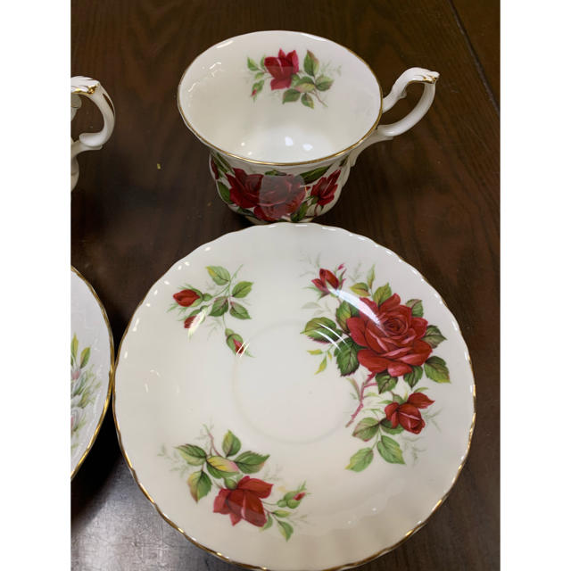 ROYAL ALBERT(ロイヤルアルバート)のROYAL ALBERT ロイヤルアルバート　カップ&ソーサー　2客 インテリア/住まい/日用品のキッチン/食器(グラス/カップ)の商品写真