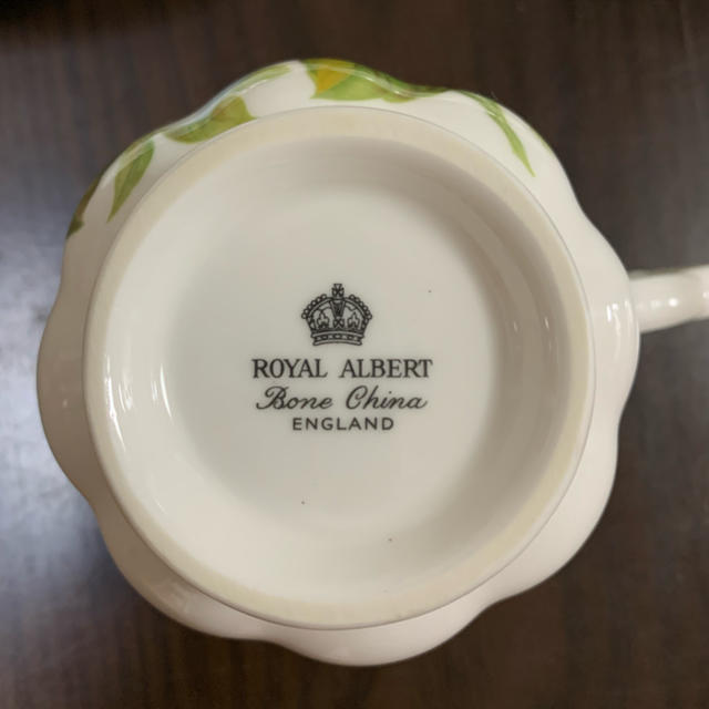 ROYAL ALBERT(ロイヤルアルバート)のROYAL ALBERT ロイヤルアルバート　カップ&ソーサー　2客 インテリア/住まい/日用品のキッチン/食器(グラス/カップ)の商品写真