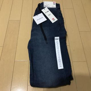 ユニクロ(UNIQLO)の新品未使用品 UNIQLO EZYジーンズ デニム ネイビー メンズ Sサイズ(デニム/ジーンズ)