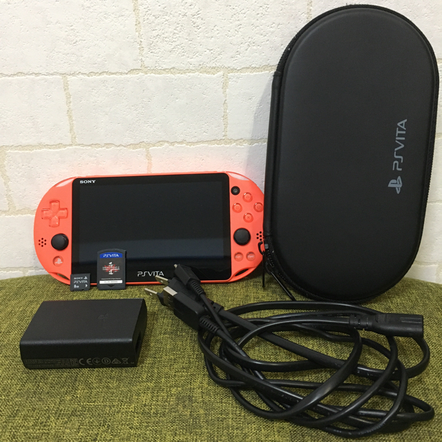 【稼働品】PS VITA Wi-Fiモデル PCH-2000 ブラックおまけ付き