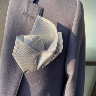 エルメネジルドゼニア(Ermenegildo Zegna)のゆっきー様専用　エルメネジルドゼニア　ポケットチーフ　シルバーグレー　オリジナル(テーラードジャケット)