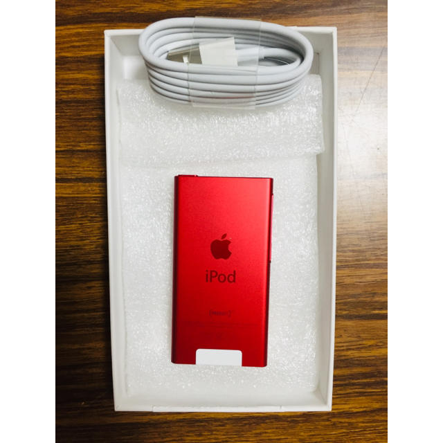 Apple(アップル)の新品未使用Apple ipod nano 第七世代 レッド 16GB 製品保証 スマホ/家電/カメラのオーディオ機器(ポータブルプレーヤー)の商品写真