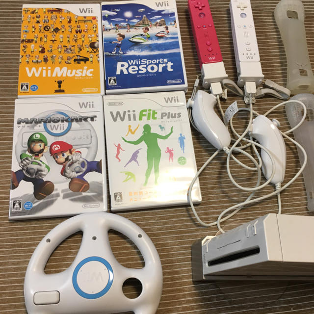 Wii 本体と4つのソフト