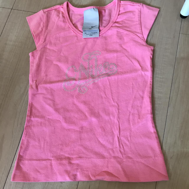 NIKE(ナイキ)のナイキTシャツ　キッズ キッズ/ベビー/マタニティのキッズ服女の子用(90cm~)(Tシャツ/カットソー)の商品写真