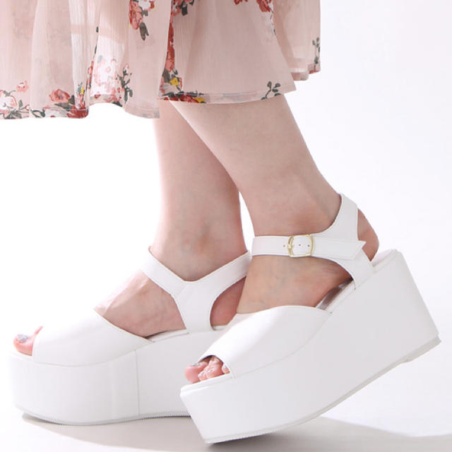 Wego Wego 厚底サンダルの通販 By Shop ウィゴーならラクマ Wego Wego 厚底サンダルの通販 By Shop ウィゴーならラクマ