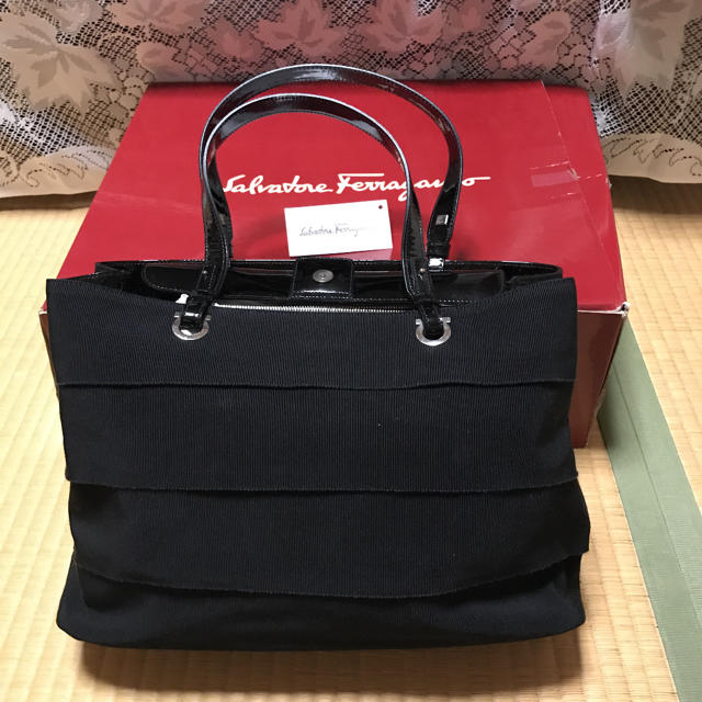 Ferragamo - フェラガモの黒のトートバッグの通販 by ブーブーちゃん2020's shop｜フェラガモならラクマ